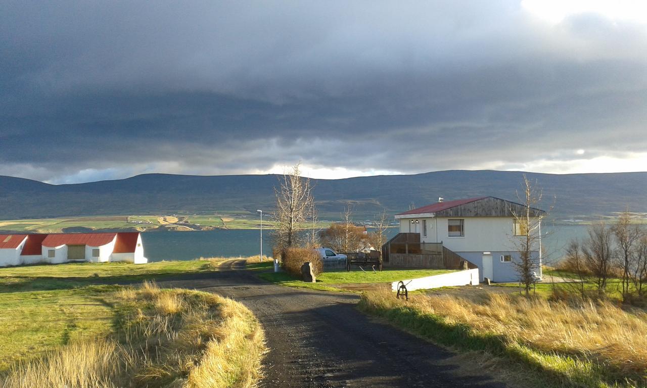 Glaesibaer 2 Guesthouse And Horsefarm Akureyri Exterior foto